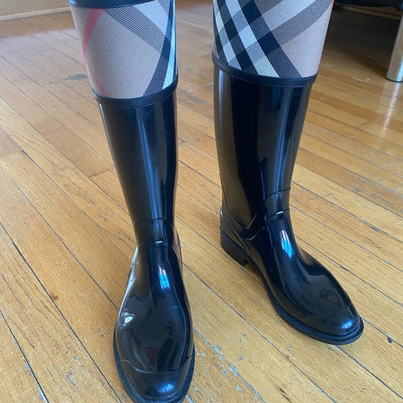 Burberry Rain boots size 6 - Picture 3 of 7